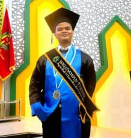 Wahyu Setianto Raih Predikat Lulusan Terbaik Prodi KPI dengan IPK 3,94